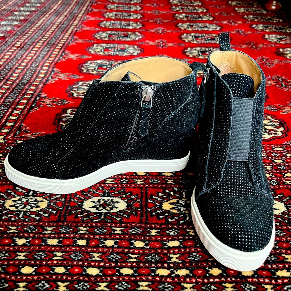 Linea Paolo Felecia Black Wedge Sneakers Size 4.5